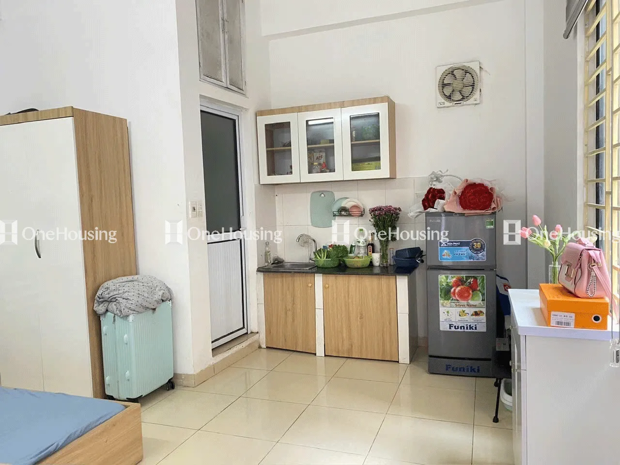 Nhà mặt ngõ cách Trịnh Đình Cửu 50m, diện tích 74m² x 6 tầng, mặt tiền 4m