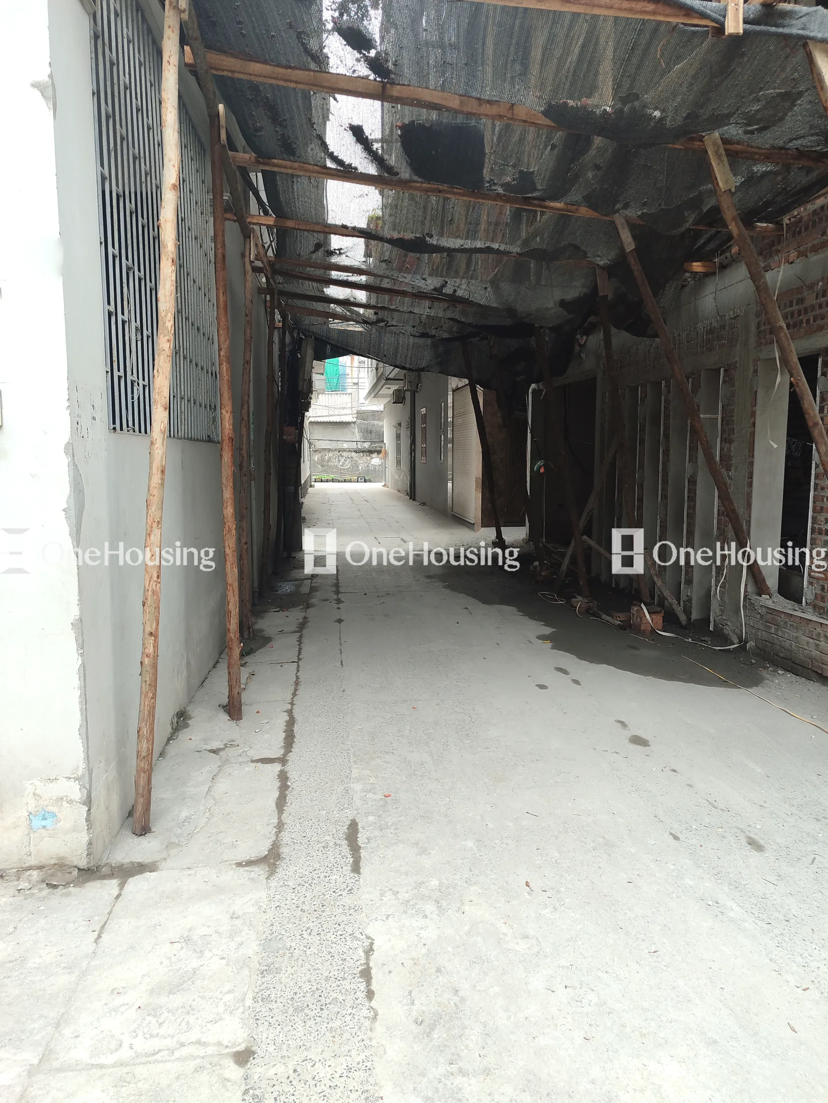 Nhà mặt ngõ cách Đường Ngọc Hồi (Phía đi qua đường tầu) 625.86m, diện tích 51m² x 6 tầng, mặt tiền 5.36m